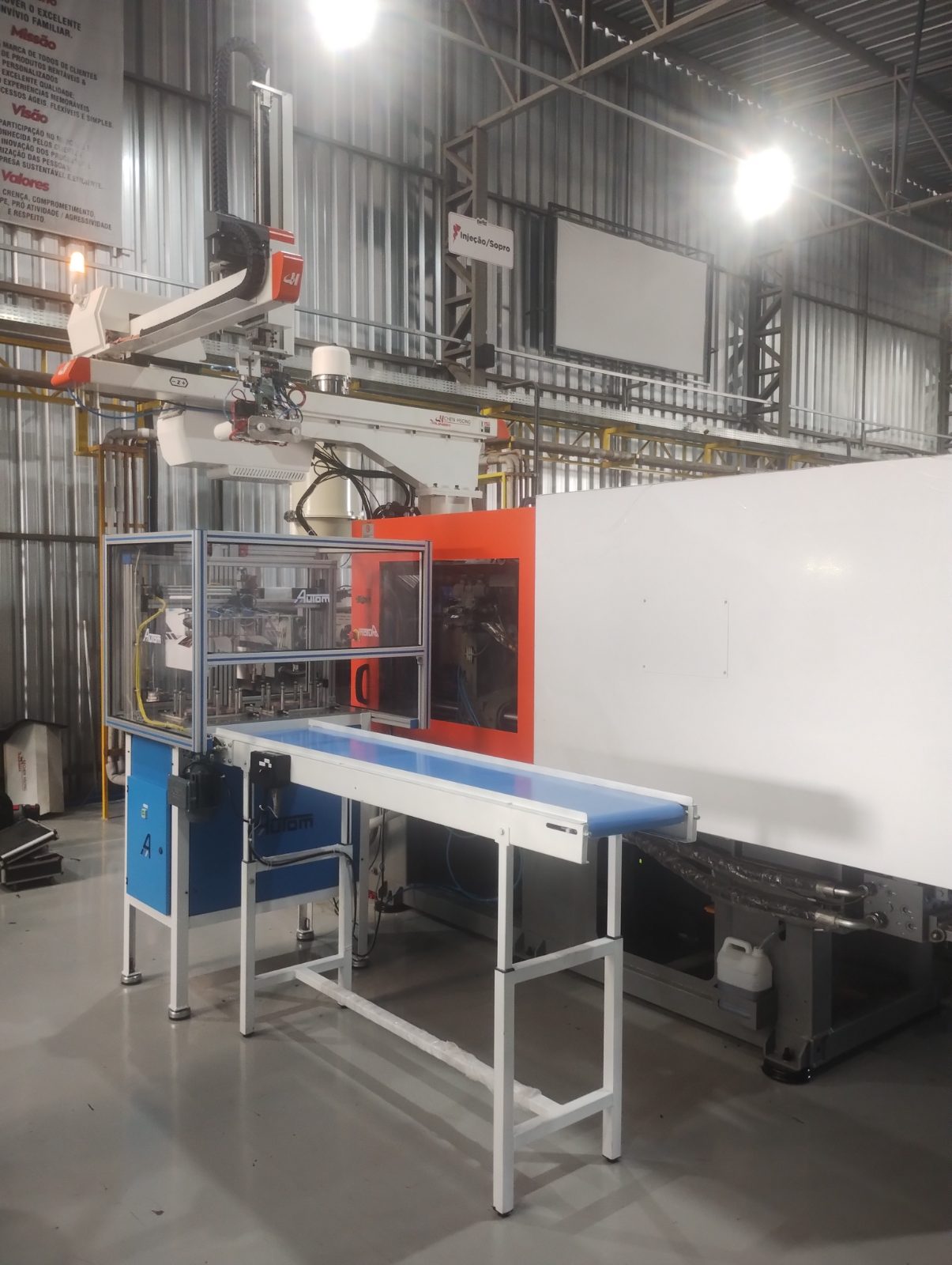 Automação In Mold Label 2 cavidades instalada em injetora